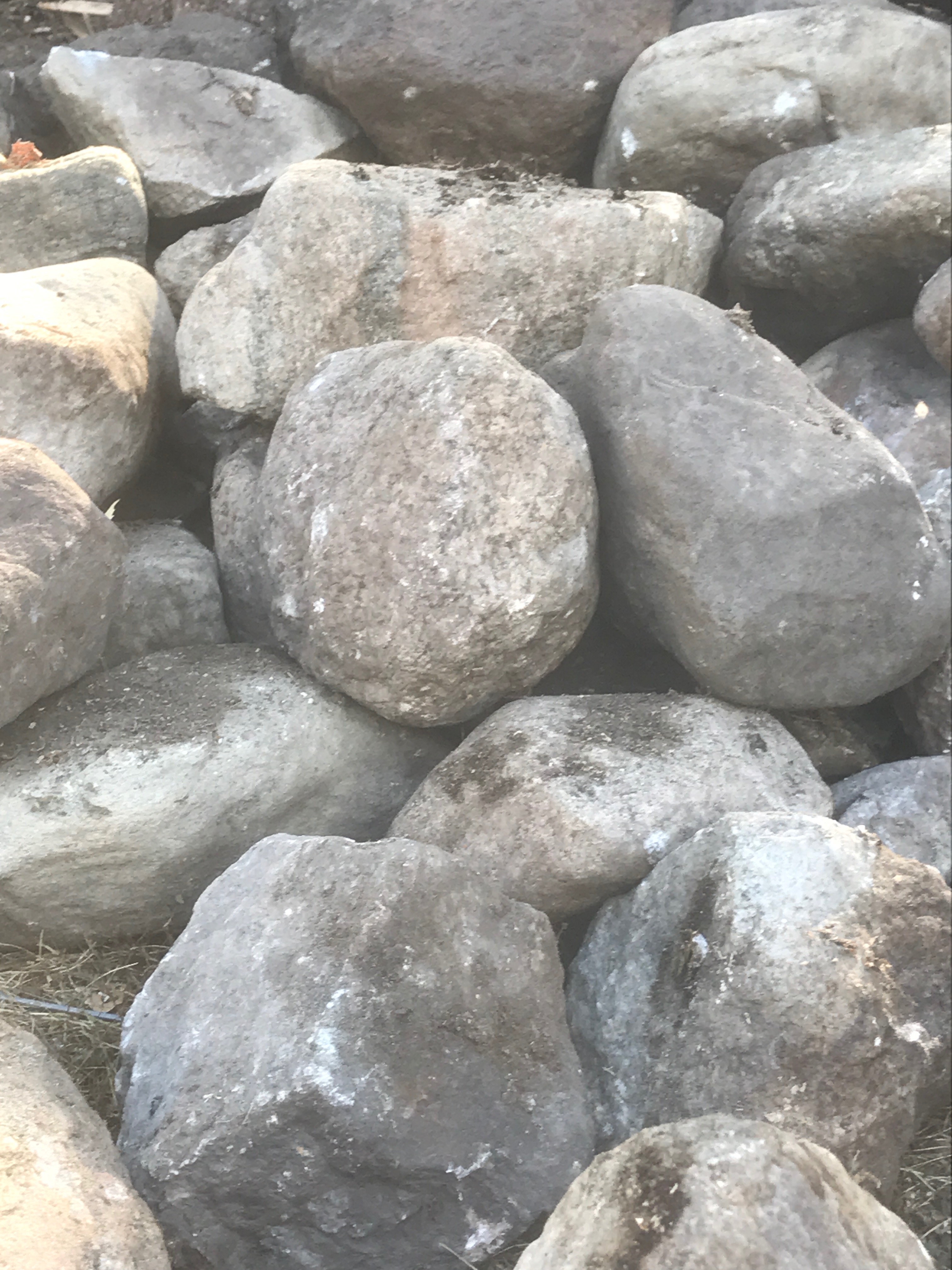 Stenar på hög